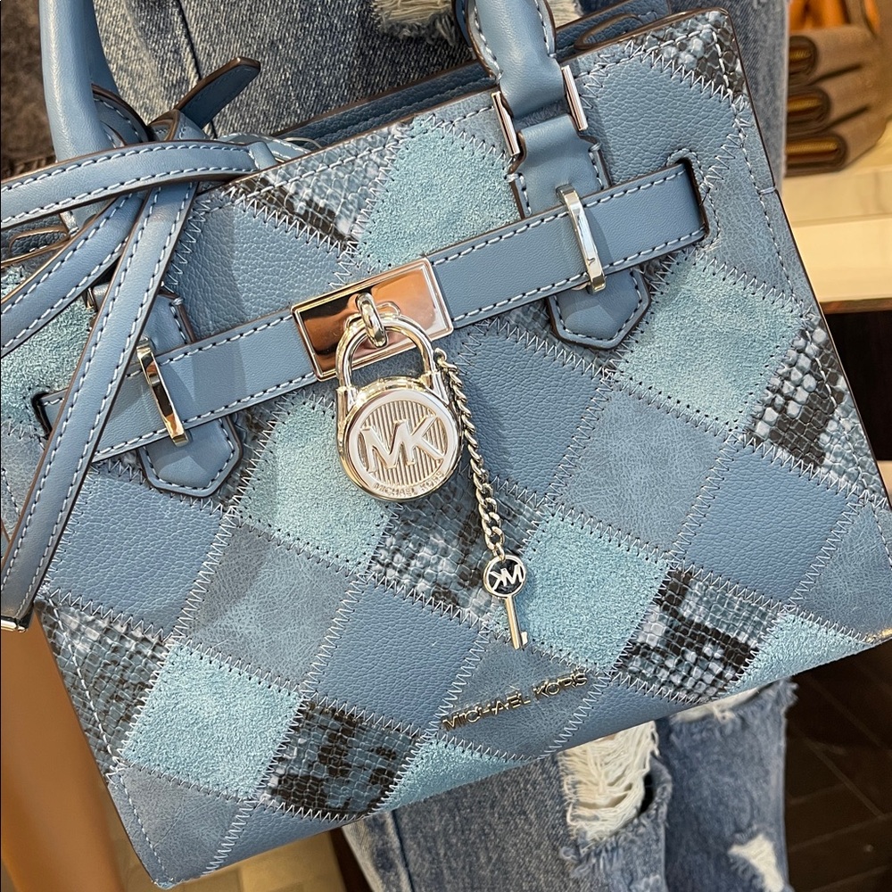 MICHAEL KORS Hamilton Sm Patchwork Satchel Crossbody Bag
Cornflower
NWT - Picture 15 of 16
